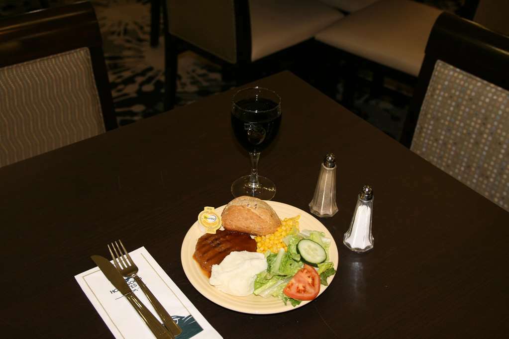 Homewood Suites By Hilton Cedar Rapids-North Restoran fotoğraf